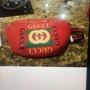 Gucci Retro Logo Belt bag.